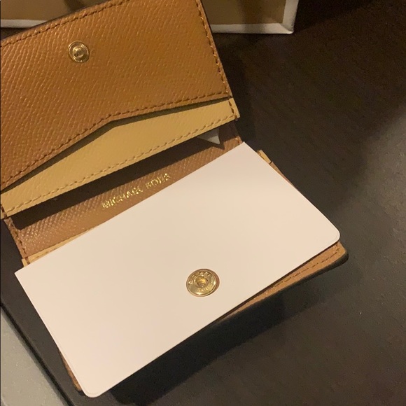 Michael kors wallet - Picture 3 of 3